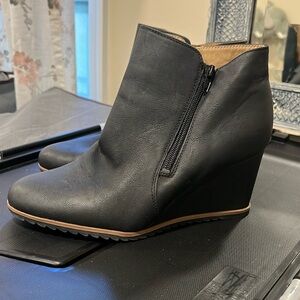 SOUL Naturalizer Hudson Black Faux Leather Zip Wedge Ankle Booties Woman’s